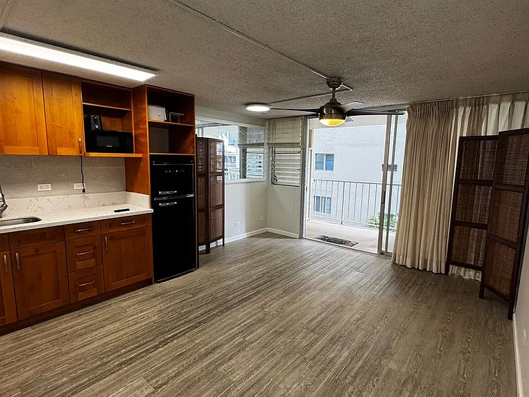 440 Lewers St #403 — Photo 2
