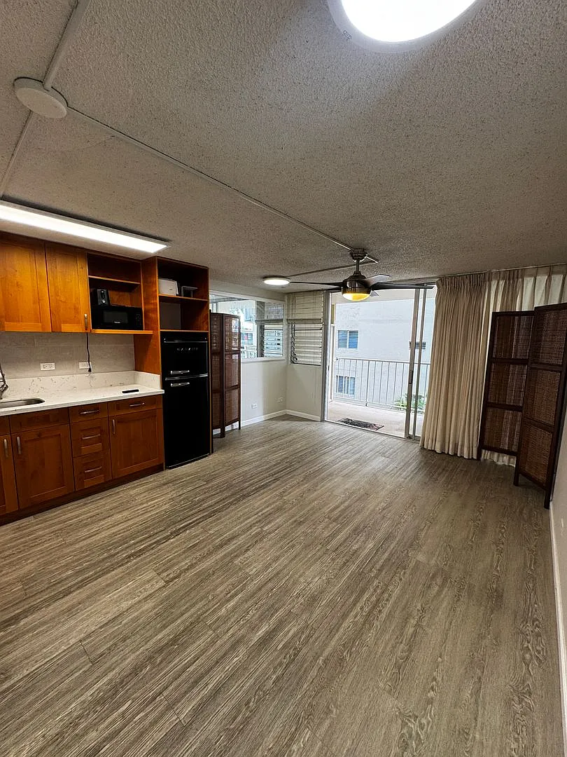 Building Photo - 440 Lewers St #403