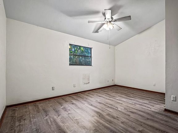 5th image of 208 Parkbrook Cir
