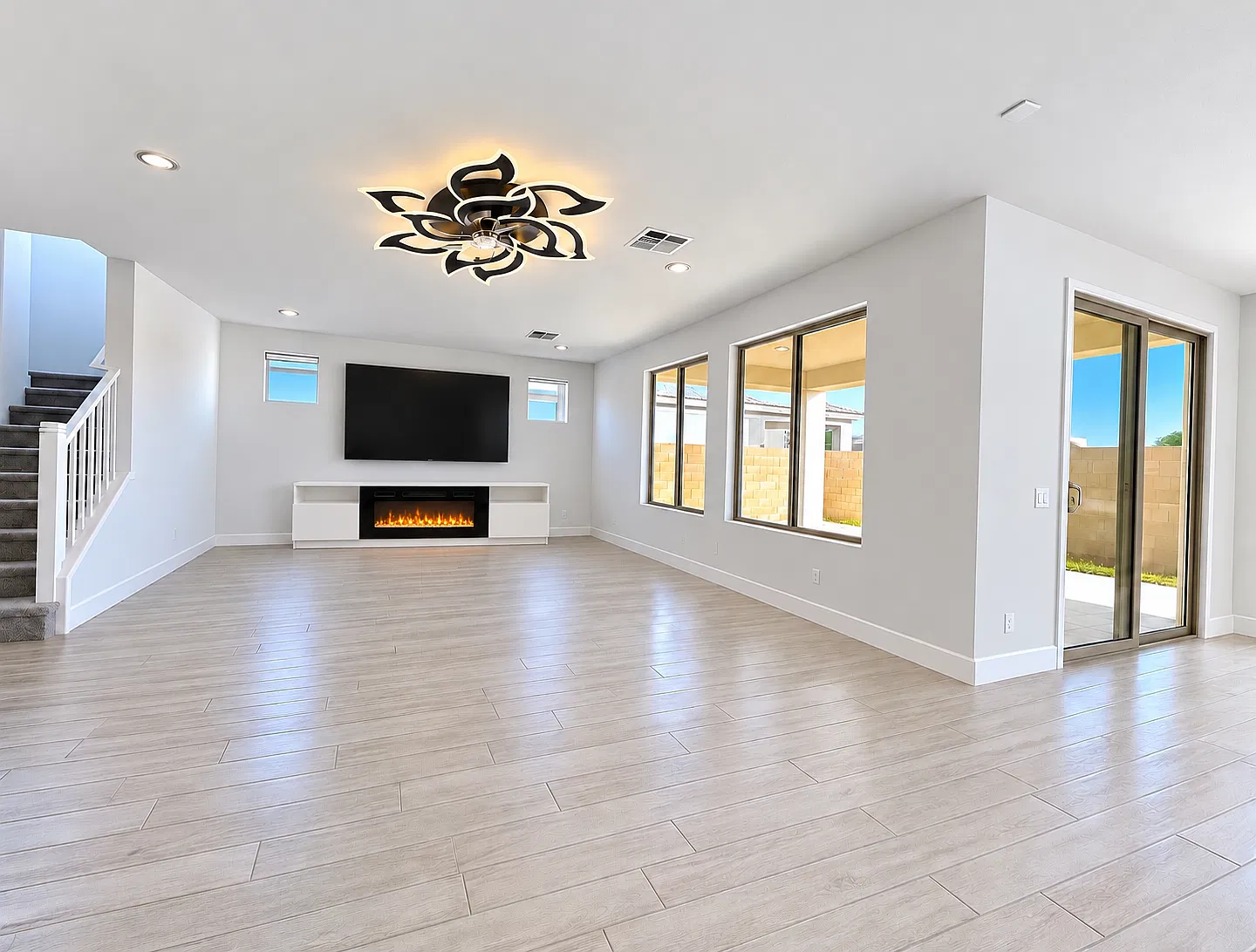 5 bed, 2358 sqft, $1,000 — Photo 3
