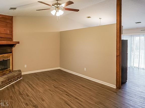 4th image of 4367 Newton Cir