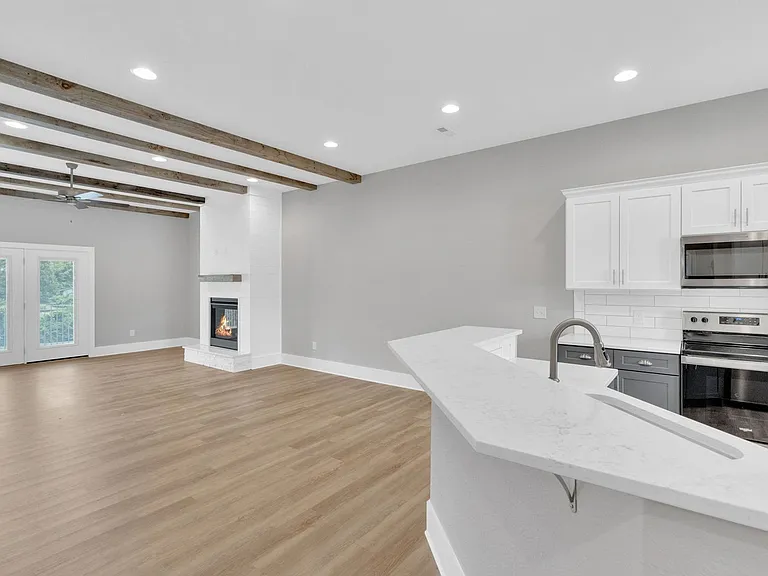 Wilson Knob View Condominiums — Photo 10