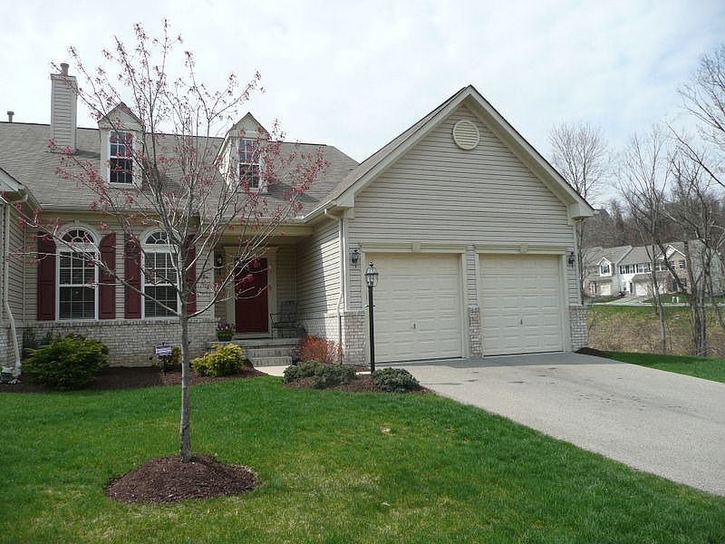 Welcome to this fabulous townhome in Adams Ridge!