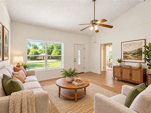 2 bed, 1.0 bath, 1025 sqft, $1,349 — Photo 2