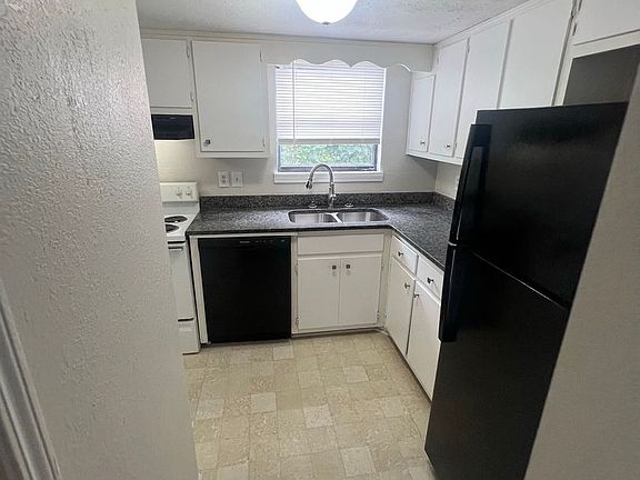 5th image of 2584 Dorian Dr #B475a6673