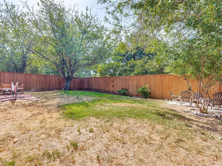 1300 Pioneer Ln — Photo 24