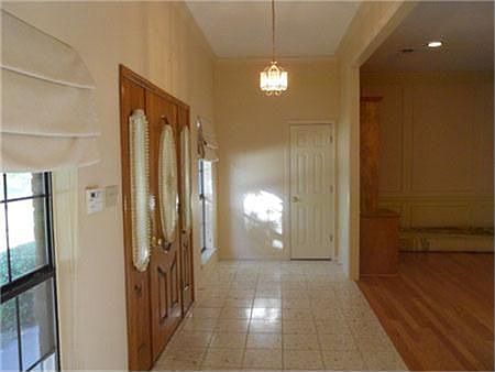 3rd image of 916 Hickory Knob Cir