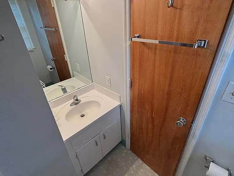 2312 Bedford Ave — Photo 15