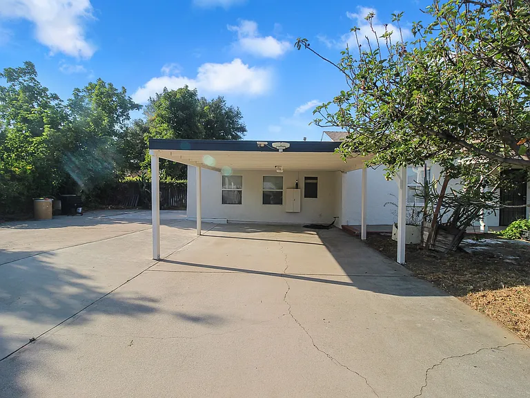 4123 Daines Dr — Photo 2