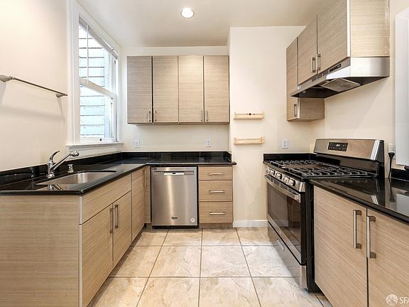 4th image of 376 Frederick St #372
