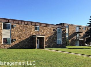 220 Gateway Dr NW APT 01, East Grand Forks, MN 56721
