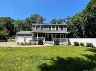 2 Parkwood Dr, Pawcatuck, CT 06379