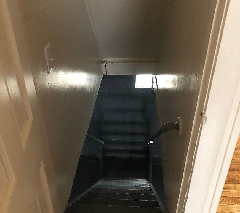 1st image of 3295 Glengary St
