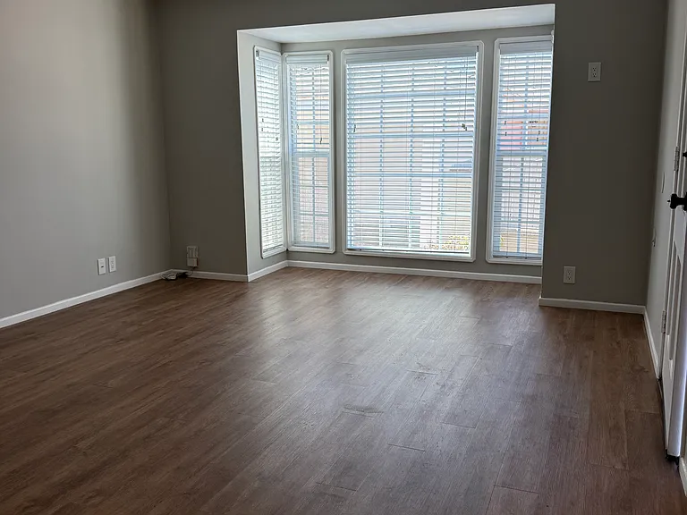 627 E Central Ave — Photo 3