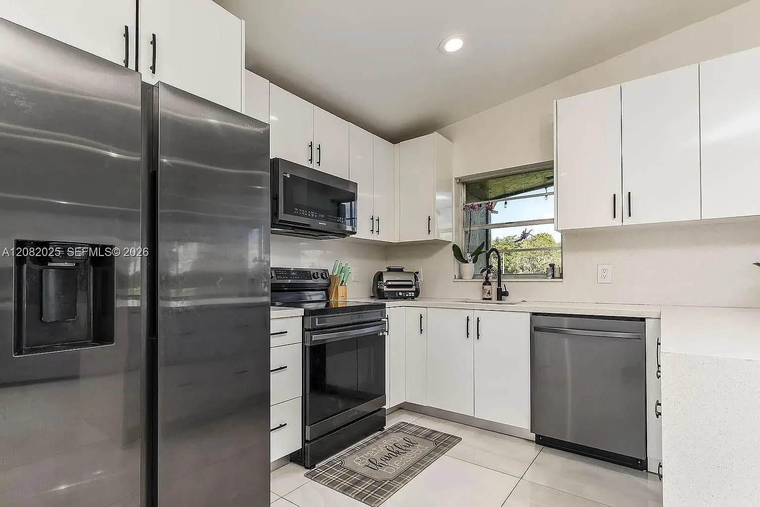 518 Woodgate Cir — Photo 4