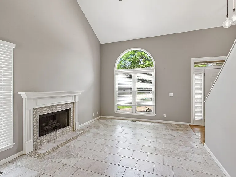 913 Magnolia Ct W — Photo 6