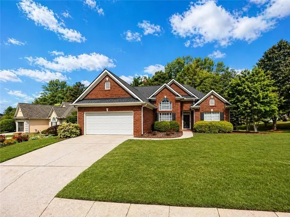 104 Creek Side Dr, Carrollton, GA 30116