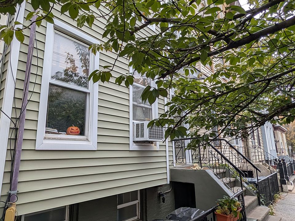 1st image of 225 Brunswick St #2