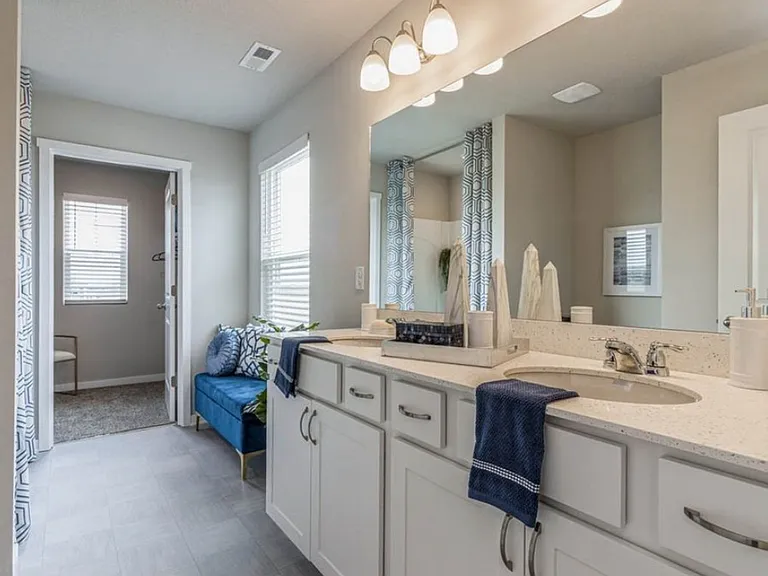 1215 NW Williamsburg Ln — Photo 11