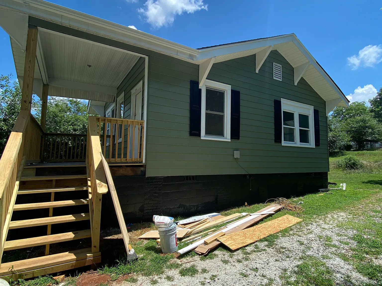 107 Hope Ave — Photo 2
