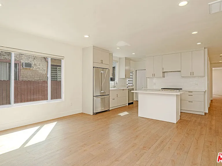 5430 Monroe St — Photo 5