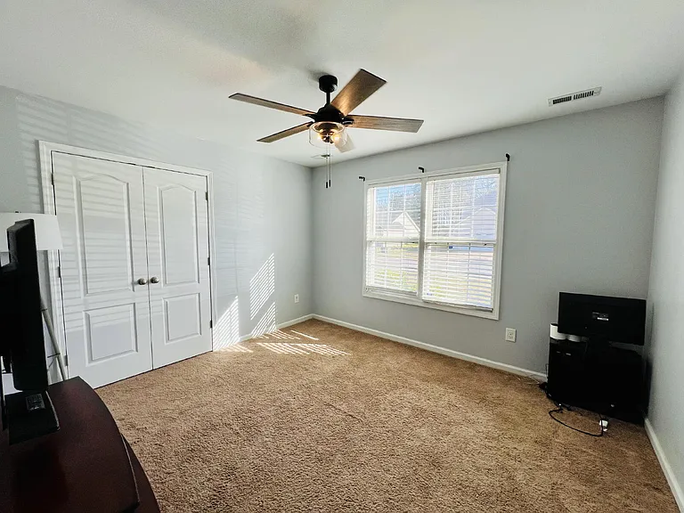 641 Hogart St — Photo 11
