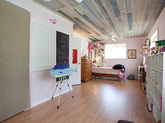 5th image of 108 Navajo St