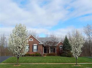 5837 Pond Hill Ct, Howell, MI 48843
