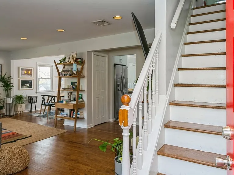 160 Magnolia Ave — Photo 3