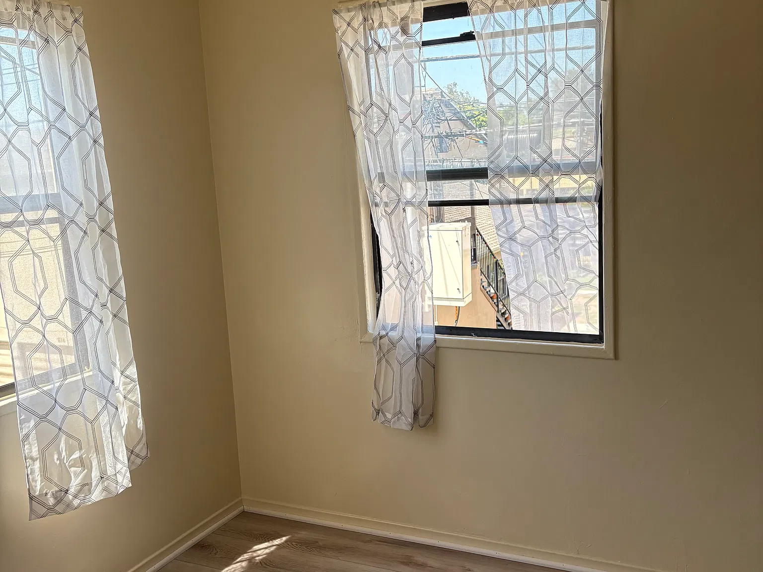 2 bed, 650 sqft, $2,300 — Photo 3