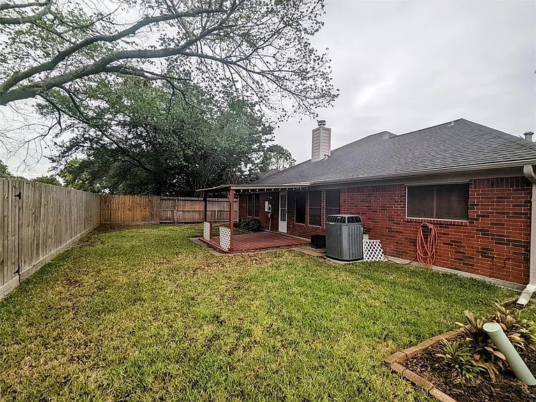 3821 Pin Oak Dr N — Photo 20