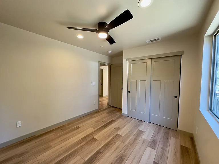871 Glorene Ave #B — Photo 16
