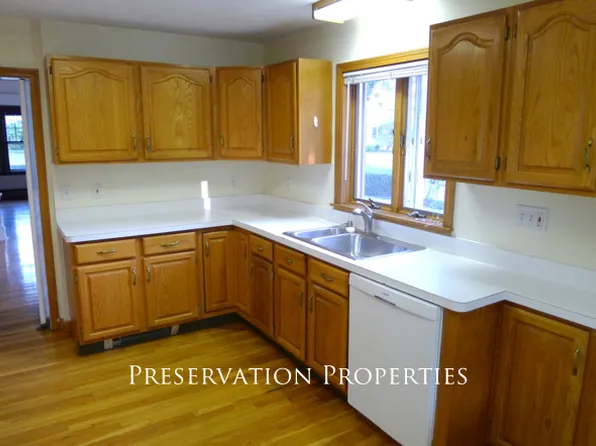 21 Salisbury Rd #1, Newton, MA 02458