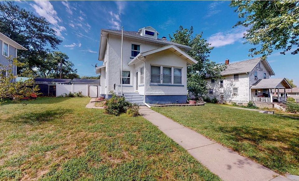 1st image of 208 N 4th St
