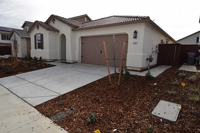 4295 Crescent Way — Photo 2