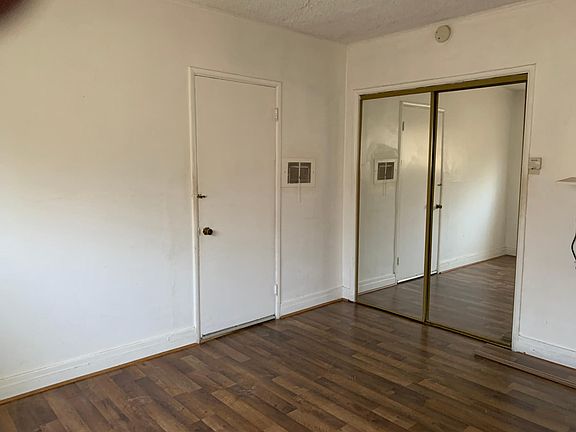 3rd image of 1217 W 65th Pl
