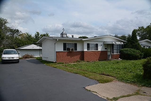 1st image of 2729 Caroline Ave