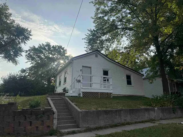 702 S B Ave, Washington, IA 52353