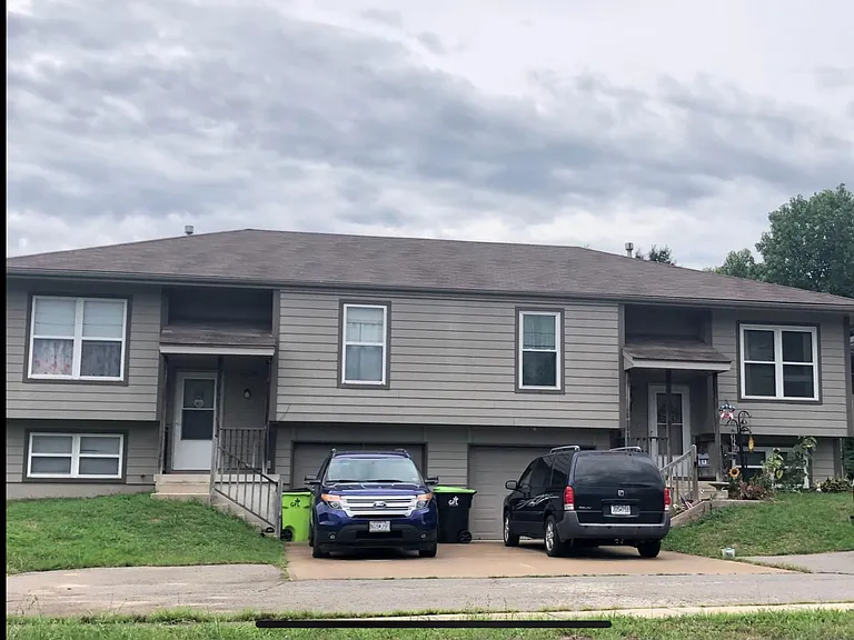 1320 S Jefferson Pkwy — Photo 1