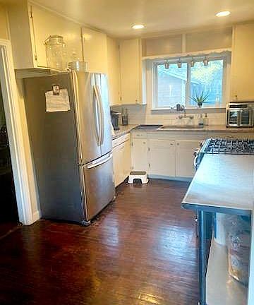 5th image of 251 Rosemont Dr