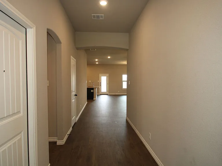 902 Clanton Cv — Photo 5