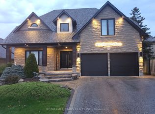 102 Dawnhill Ave, Oshawa, ON L1J 8G4