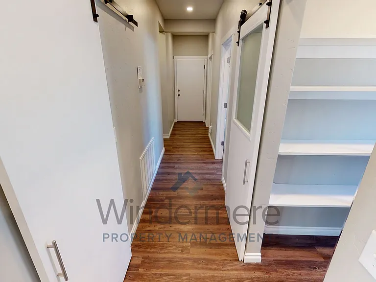 430 E Oak St — Photo 6
