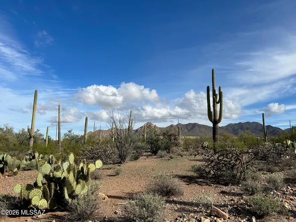 2002 N Semrai Ln, Tucson, AZ 85743