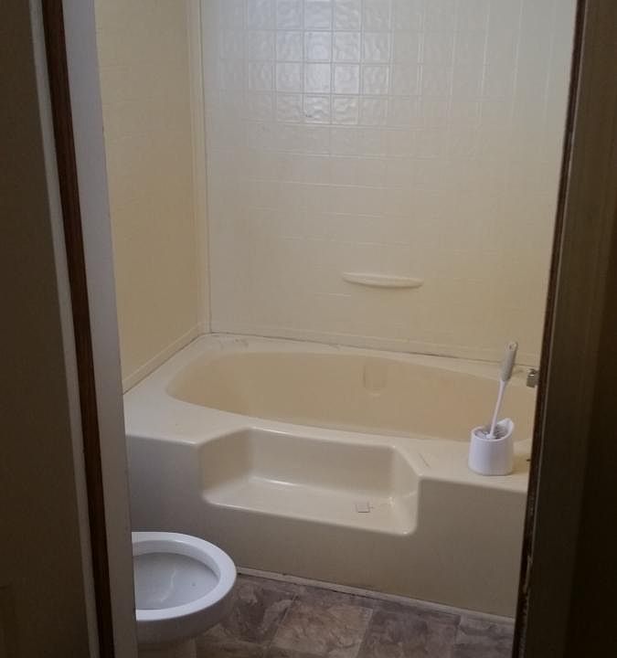 1st image of 1629 Crescentlane Dr