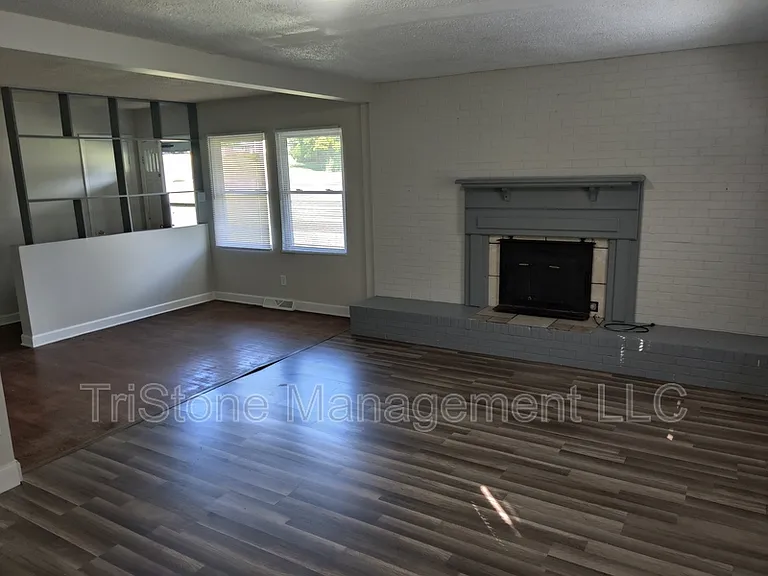 6820 Flintrock Rd — Photo 4