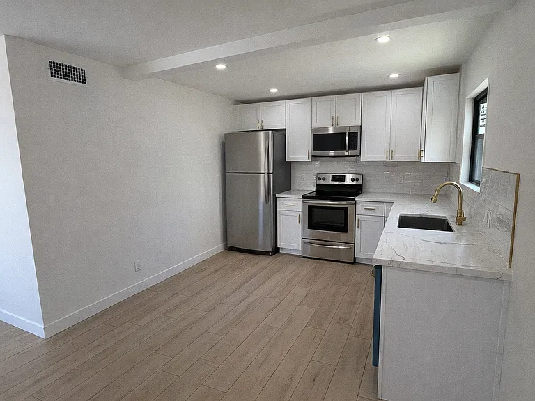 1744 Carmona Ave #4 — Photo 2