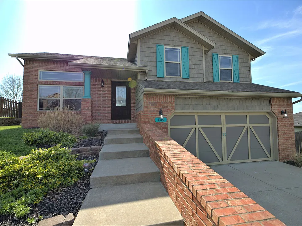 1319 S Solaira St