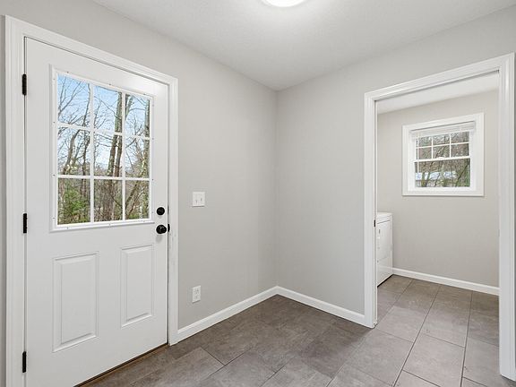 4th image of 252 Buxton Road