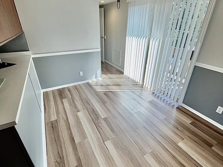 2400 S Detroit Ave #7 — Photo 5